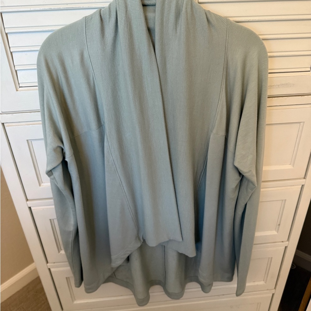 Like-New Athleta Nirvana Wear Two Ways Wrap Opal Green Small - Picture 7 of 7